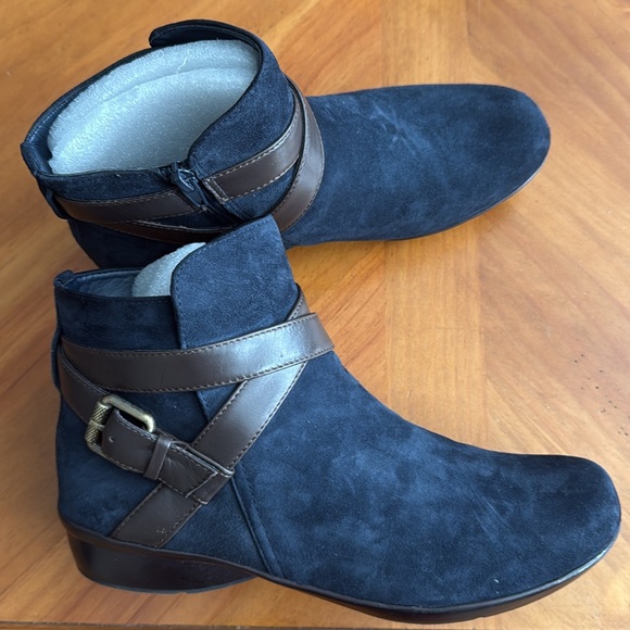 Naturalizer Cassandra Navy/Brown Suede Boot Size 9 - Picture 3 of 5